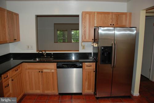 9000 Saffron Lane Silver Spring, MD 20901 - Photo 7 of 24 Kitchen