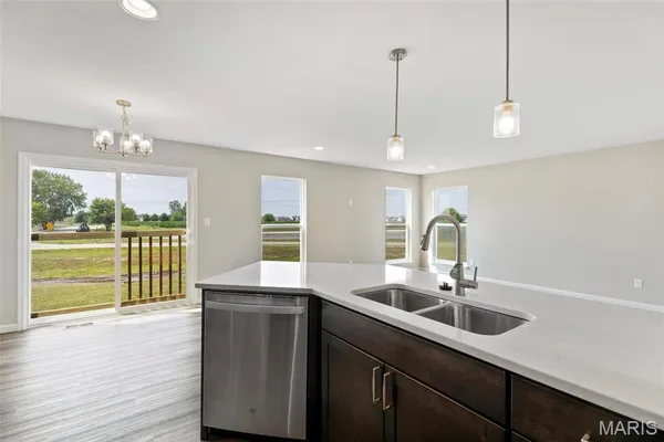 $349,900 | 41 Fairmount Grv Drive, St. Peters, MO 63376