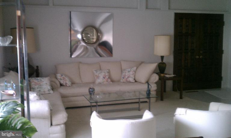 8120 Arrowhead Road Pikesville, MD 21208 - Photo 4 of 11 Living Room