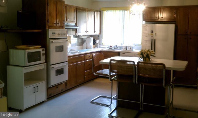 8120 Arrowhead Road Pikesville, MD 21208 - Photo 6 of 11 Kitchen