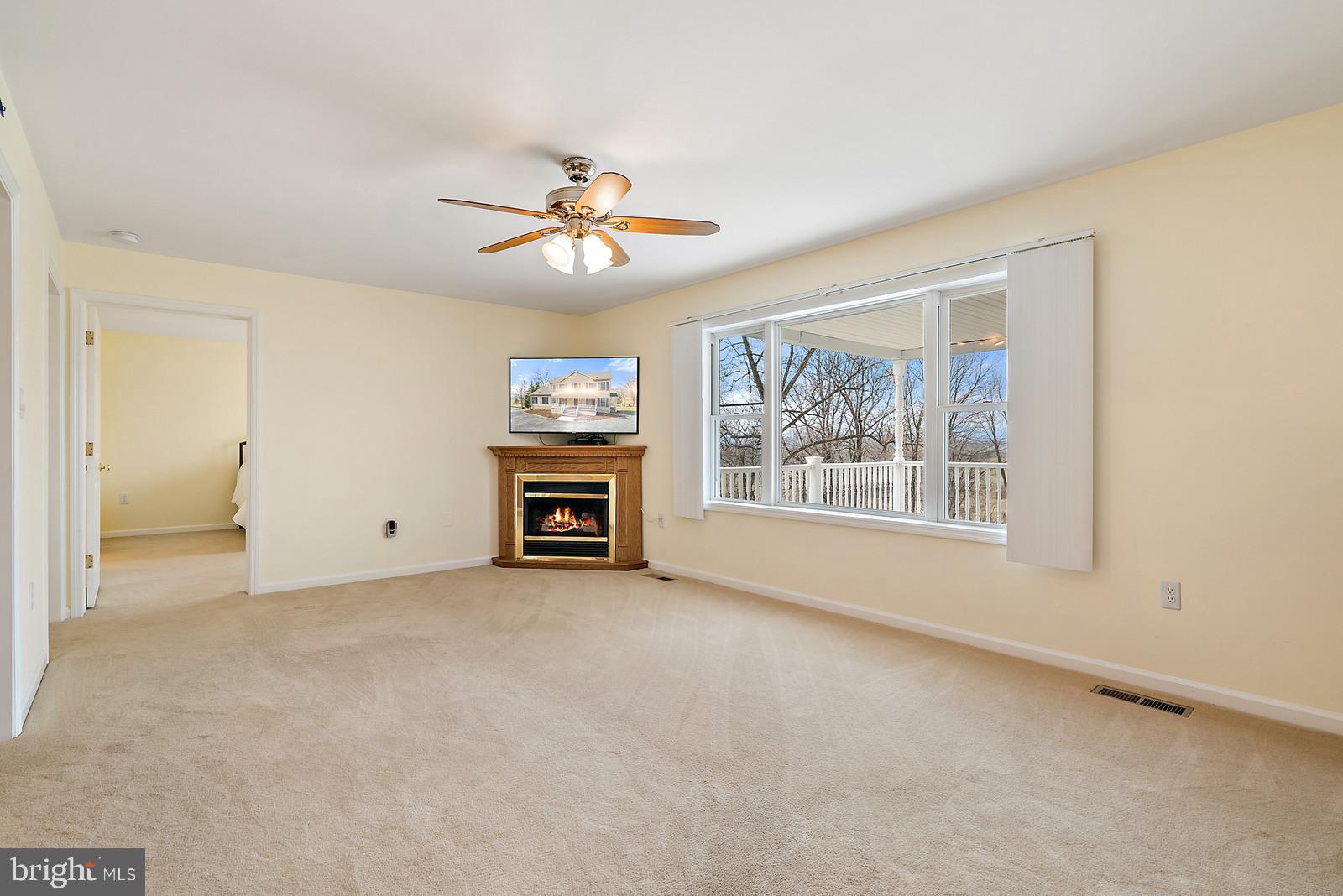 10399 Ada Road Marshall, VA 20115 - Photo 15 of 44 Living Room off Kitchen