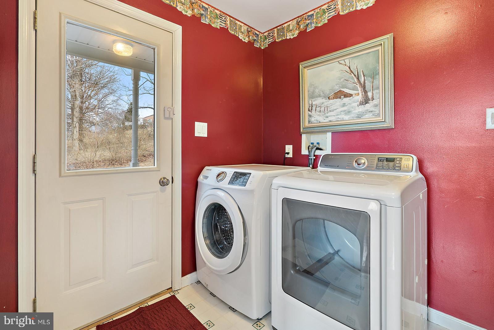 10399 Ada Road Marshall, VA 20115 - Photo 17 of 44 Main level laundry