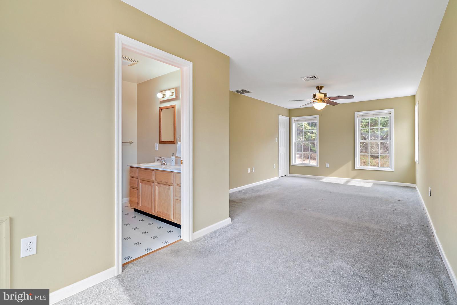 10399 Ada Road Marshall, VA 20115 - Photo 26 of 44 Upper Level Master Suite