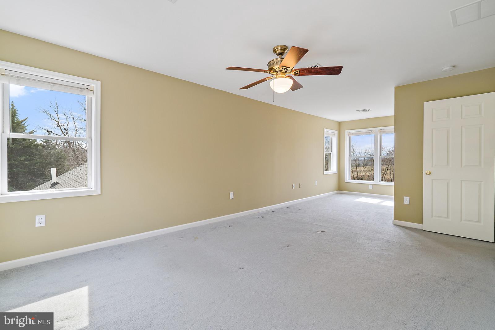 10399 Ada Road Marshall, VA 20115 - Photo 27 of 44 Upper Level Master Suite