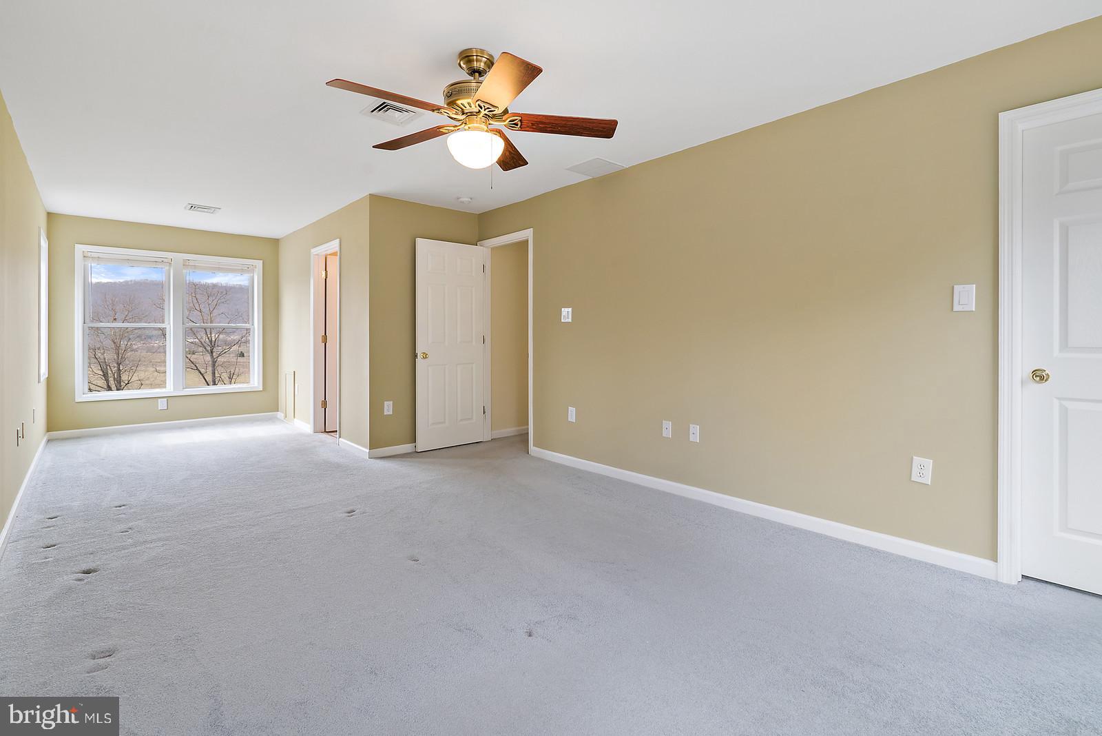 10399 Ada Road Marshall, VA 20115 - Photo 28 of 44 Upper Level Master Suite