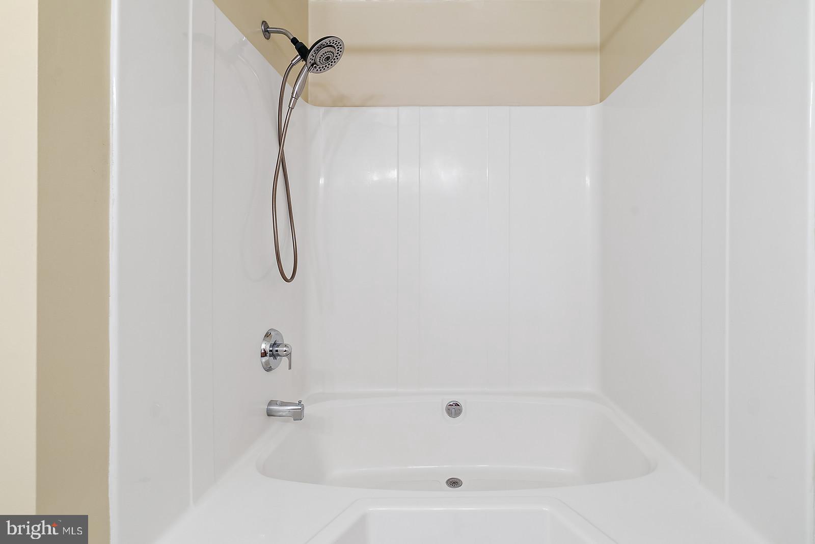 10399 Ada Road Marshall, VA 20115 - Photo 30 of 44 Upper Level Master Bath