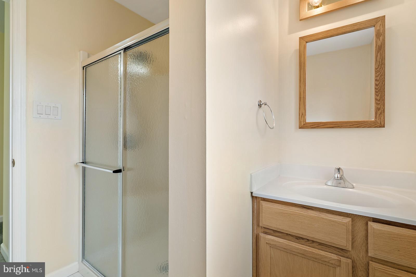 10399 Ada Road Marshall, VA 20115 - Photo 36 of 44 Upper Level Hall Bath