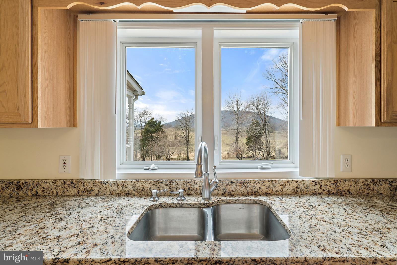 Kitchen w Mountain Views