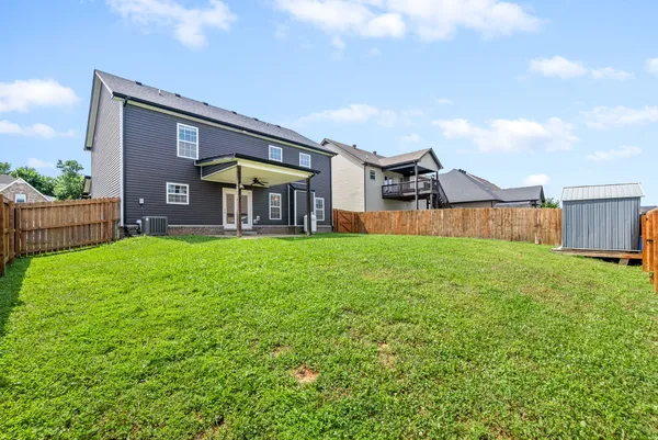 a view of a house with backyard