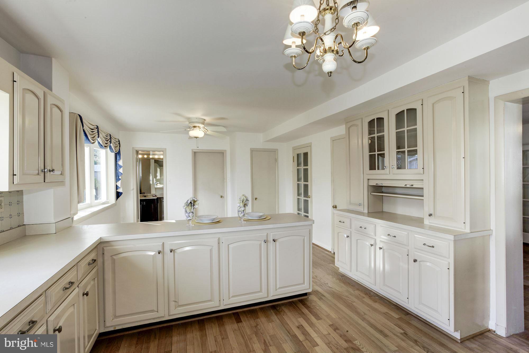 6933 Tyndale Street McLean, VA 22101 - Photo 11 of 25 Kitchen