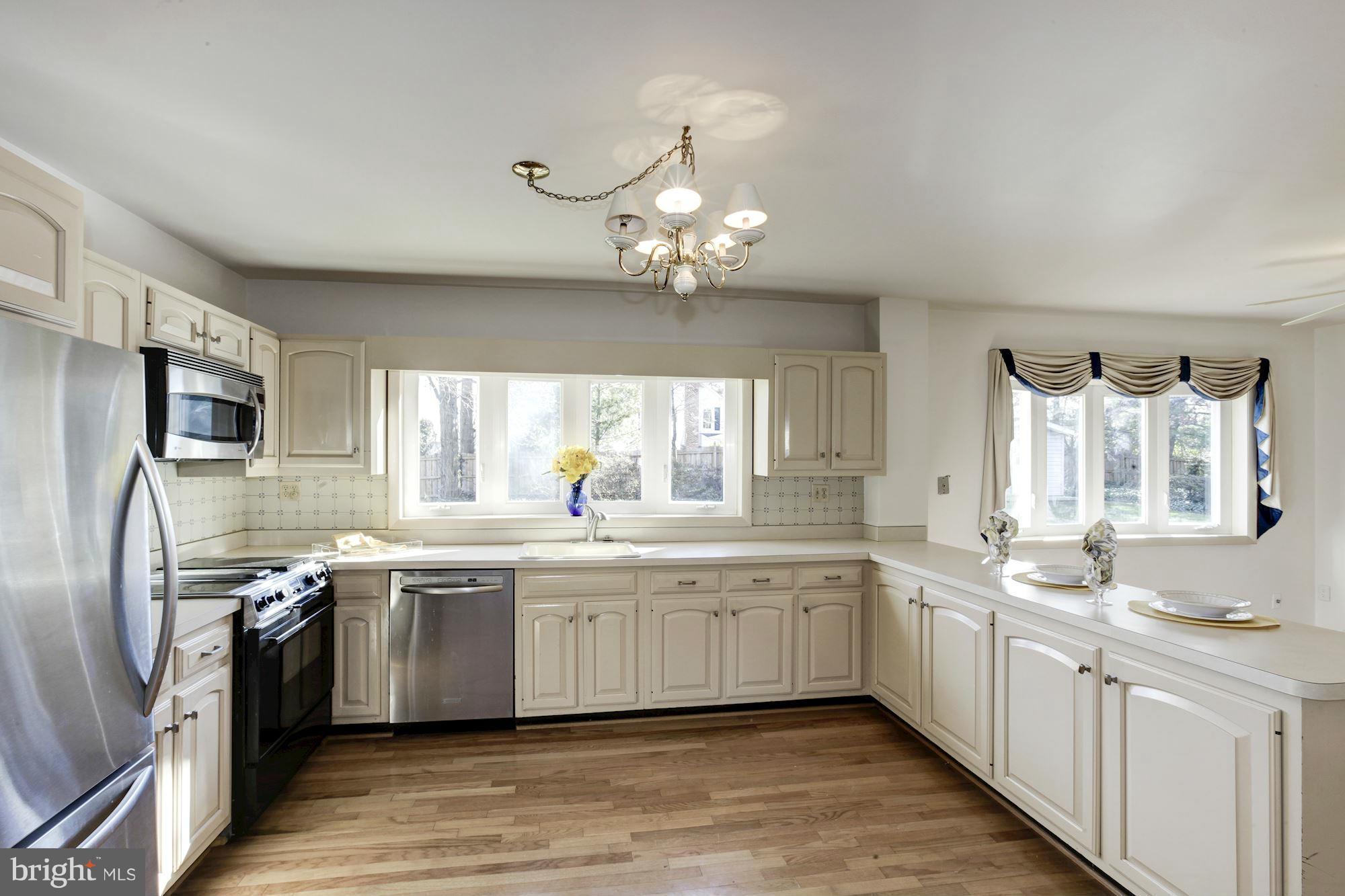 6933 Tyndale Street McLean, VA 22101 - Photo 12 of 25 Kitchen