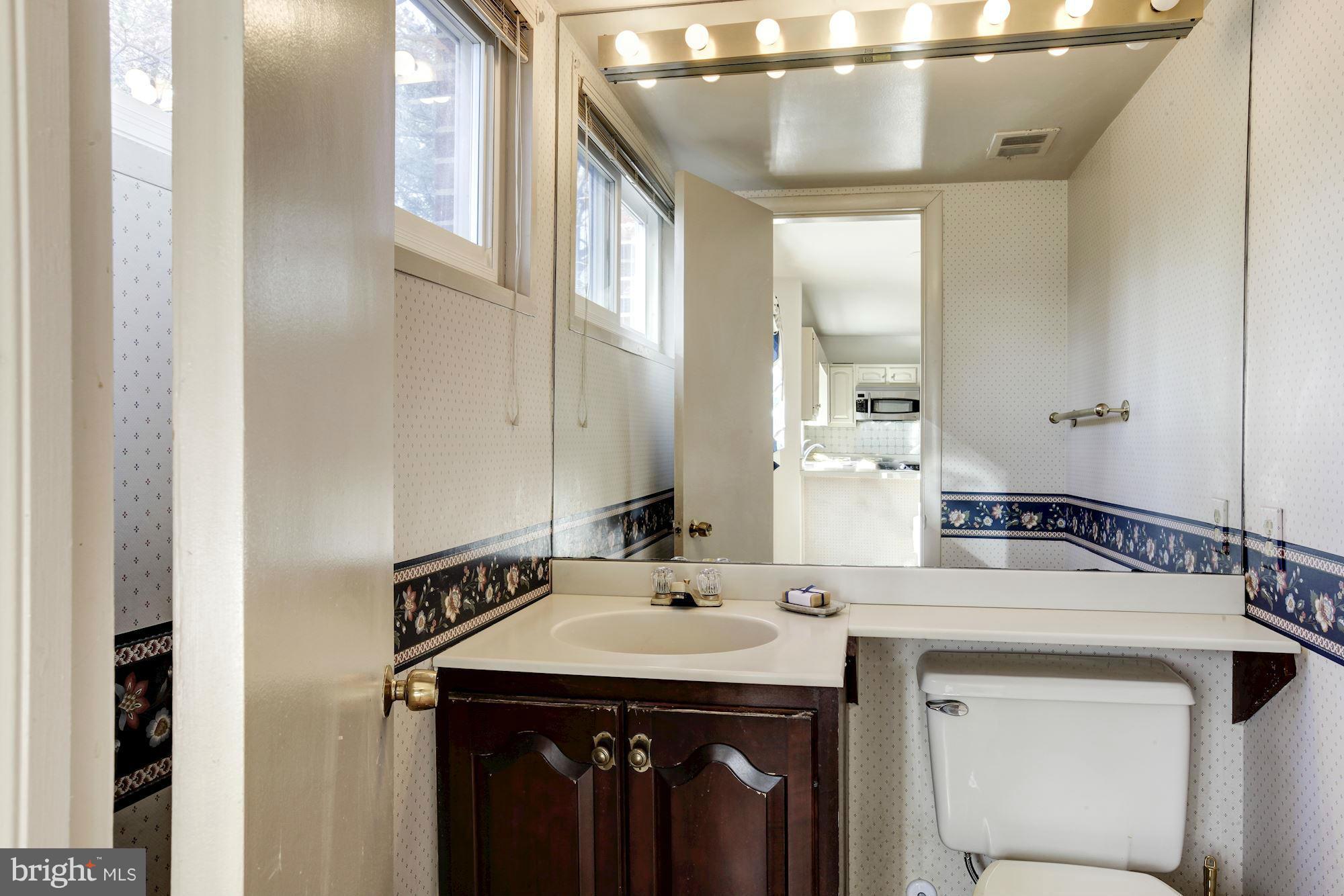 6933 Tyndale Street McLean, VA 22101 - Photo 14 of 25 Bath