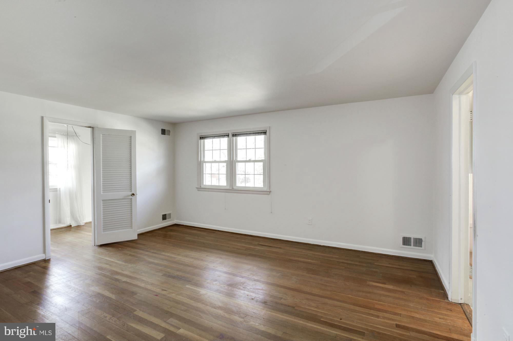 6933 Tyndale Street McLean, VA 22101 - Photo 16 of 25 Bath (Master)