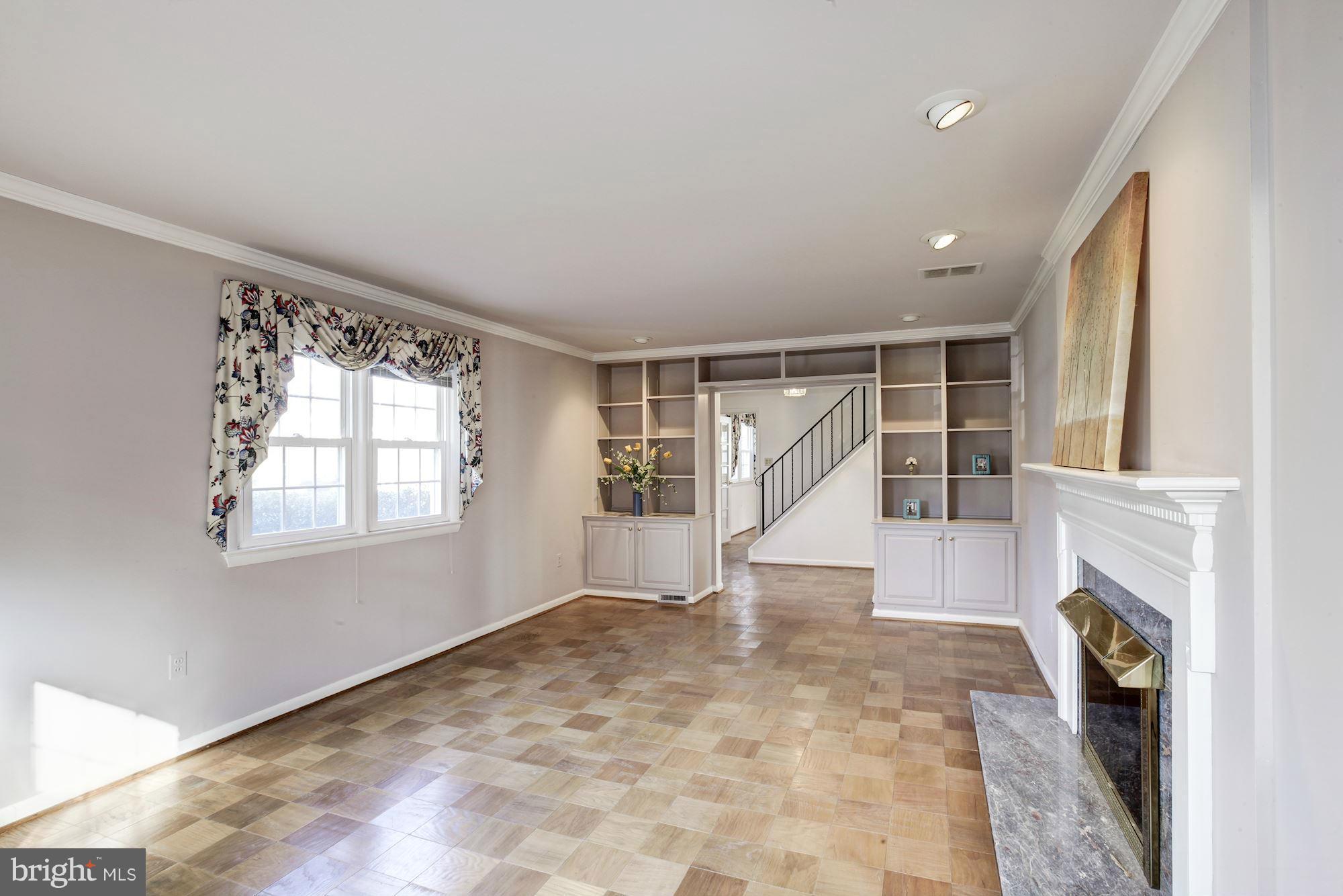 6933 Tyndale Street McLean, VA 22101 - Photo 4 of 25 Living Room