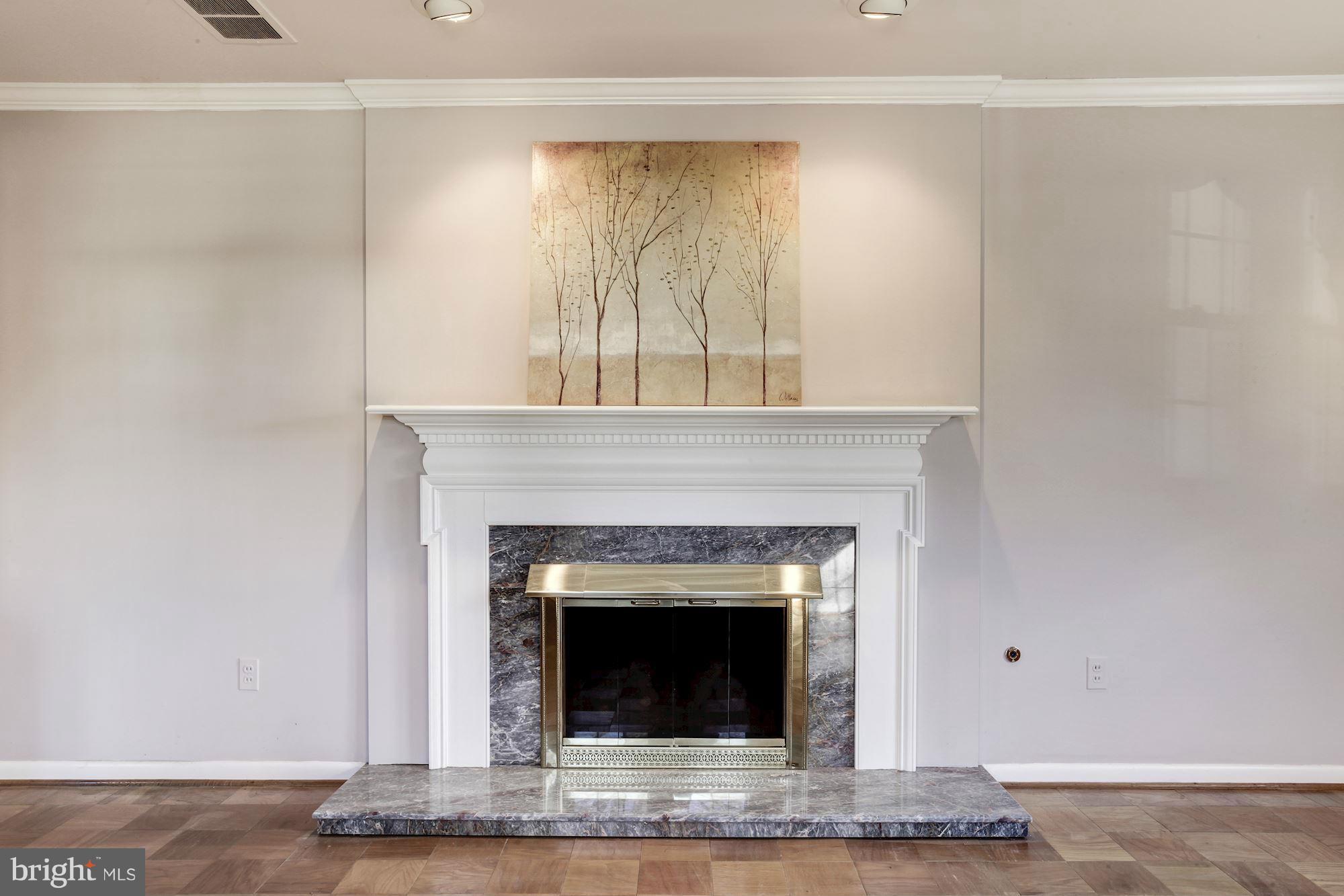 6933 Tyndale Street McLean, VA 22101 - Photo 5 of 25 Living Room