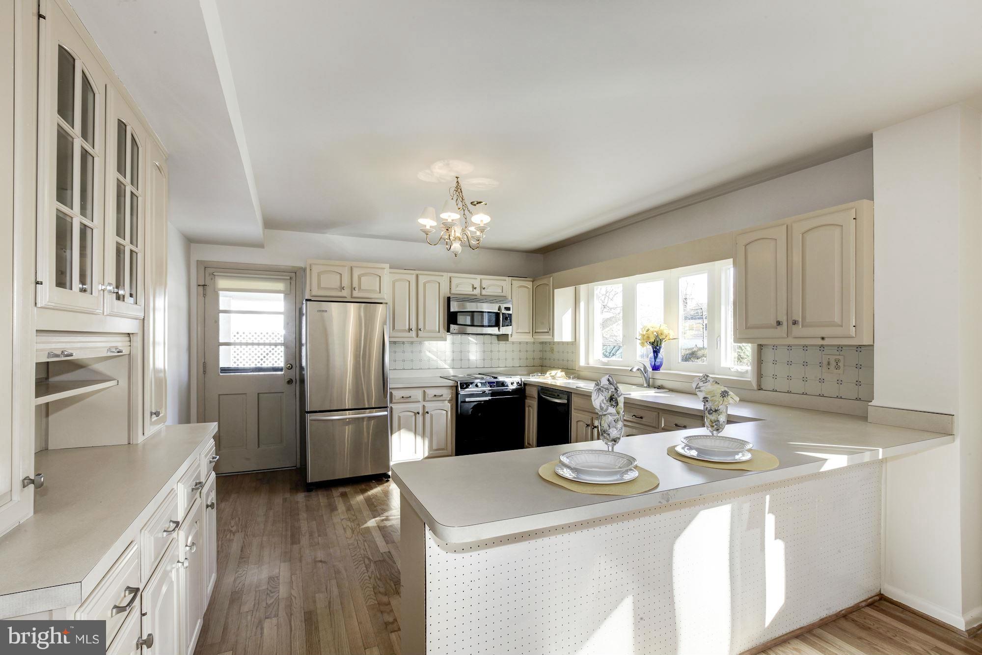 6933 Tyndale Street McLean, VA 22101 - Photo 9 of 25 Kitchen