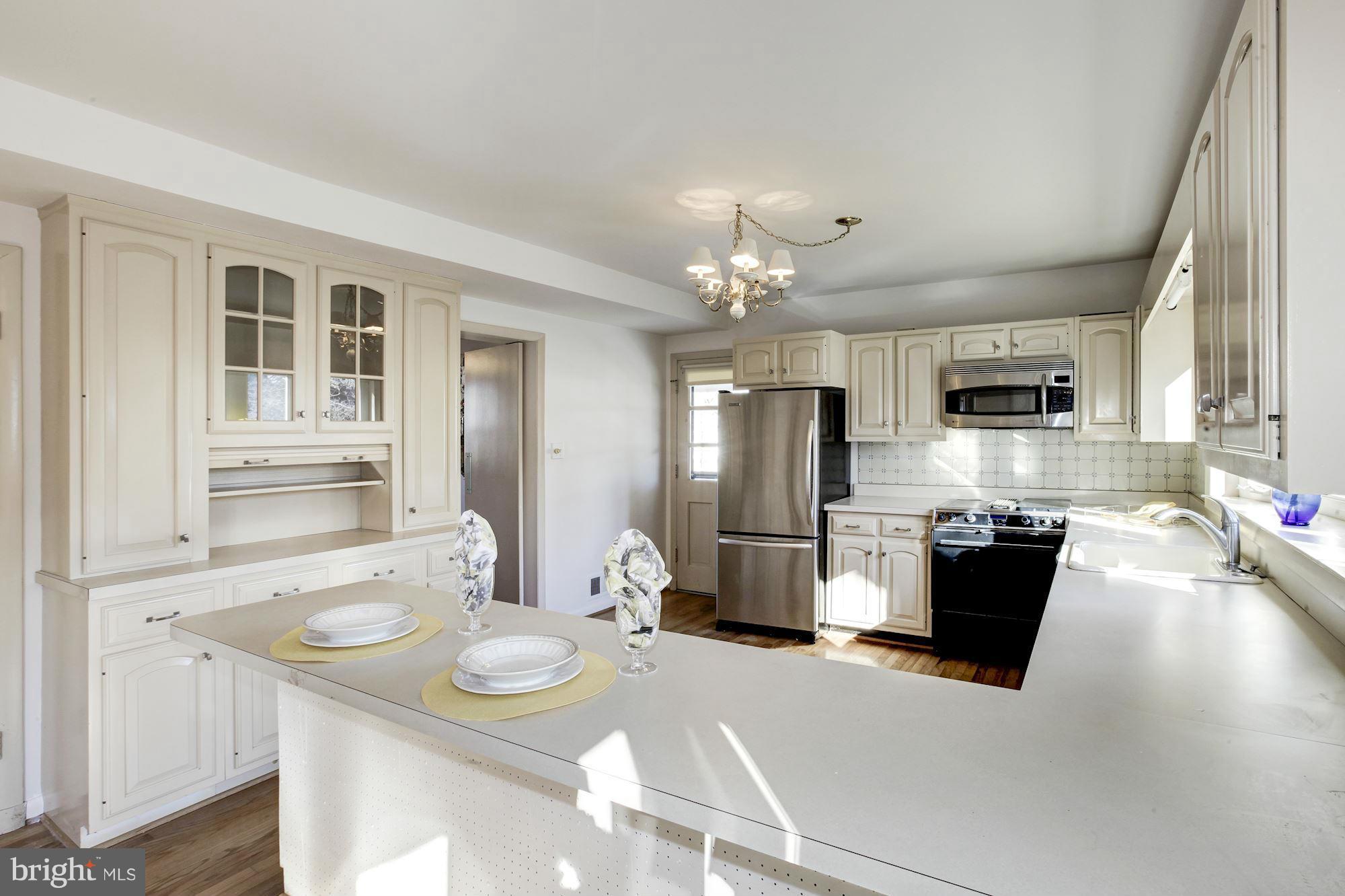6933 Tyndale Street McLean, VA 22101 - Photo 10 of 25 Kitchen
