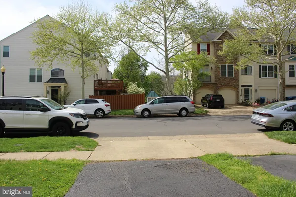 $2,995 | 42856 Golf View Drive, Chantilly, VA 20152