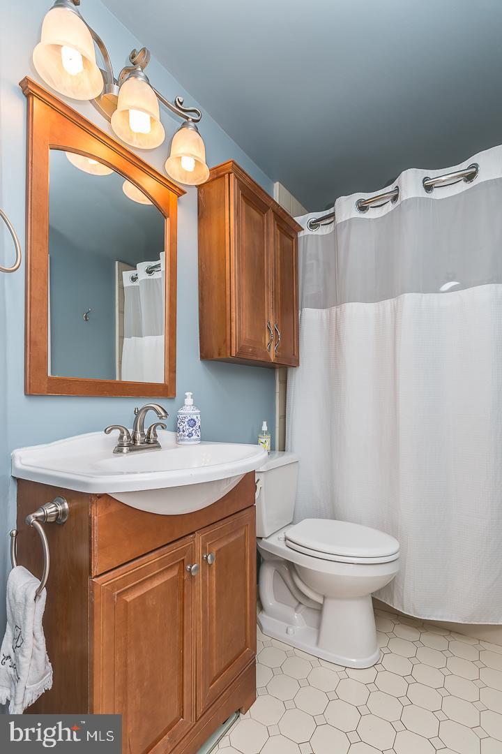 205 Rodmor Road Havertown, PA 19083 - Photo 22 of 32 Hall Bath