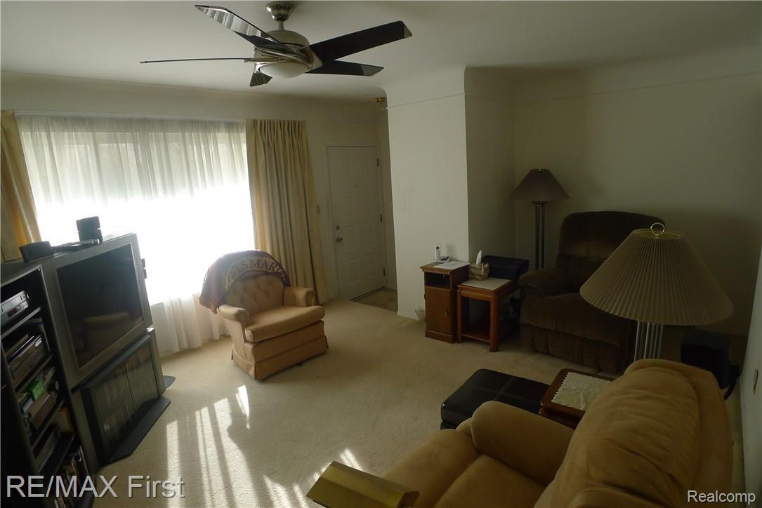 19411 Stephens Road Eastpointe, MI 48021 - Photo 6 of 48 LR - just about every room has high-end ceiling fan/light fixtures.