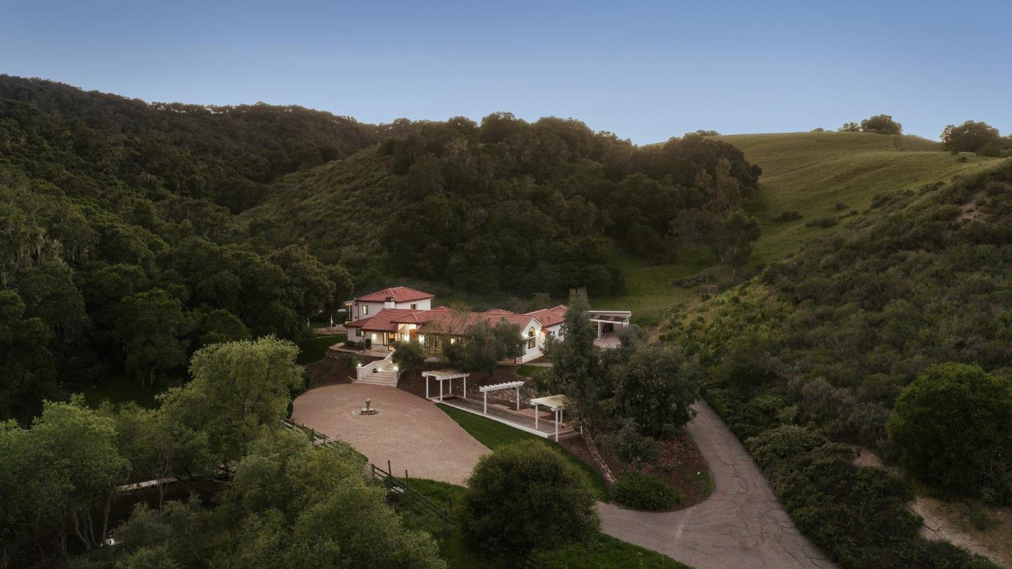 372 Corral De Tierra Road Salinas, CA 93908 - Photo 4 of 33