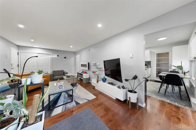 $325,000 | 765 Sierra Vista Lane, Valley Cottage, NY 10989