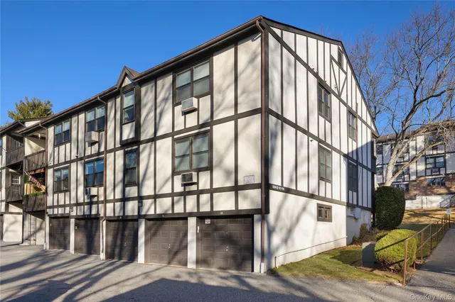 $325,000 | 765 Sierra Vista Lane, Valley Cottage, NY 10989