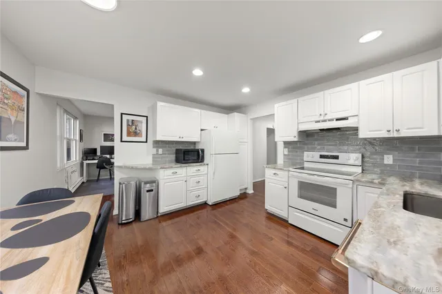 $325,000 | 765 Sierra Vista Lane, Valley Cottage, NY 10989