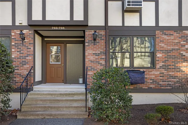 $325,000 | 765 Sierra Vista Lane, Valley Cottage, NY 10989