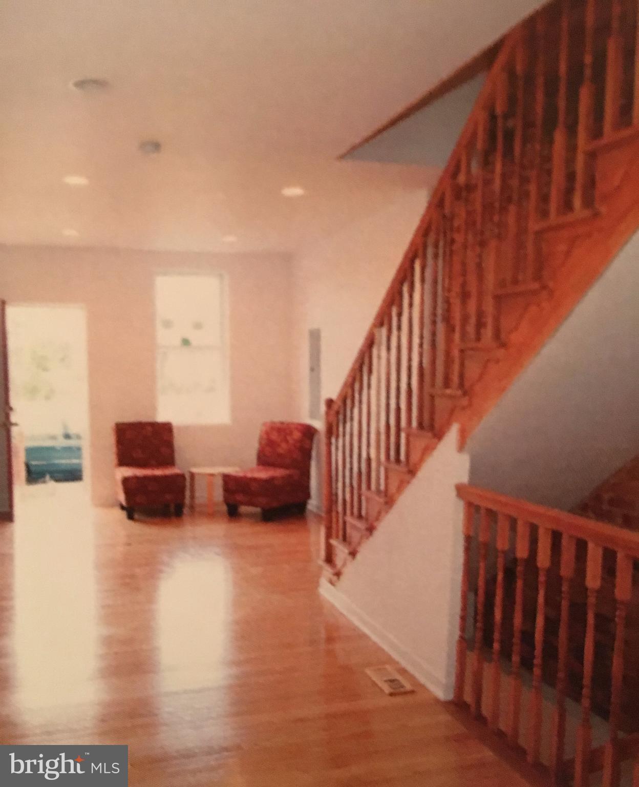 925 Potomac Avenue Southeast Washington, DC 20003 - Photo 2 of 7 Living Room