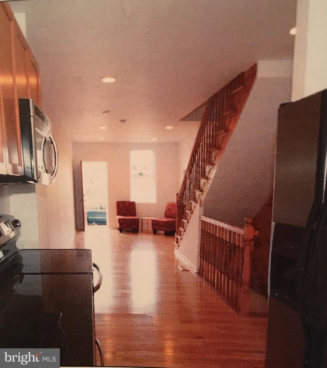 925 Potomac Avenue Southeast Washington, DC 20003 - Photo 3 of 7 Living Room