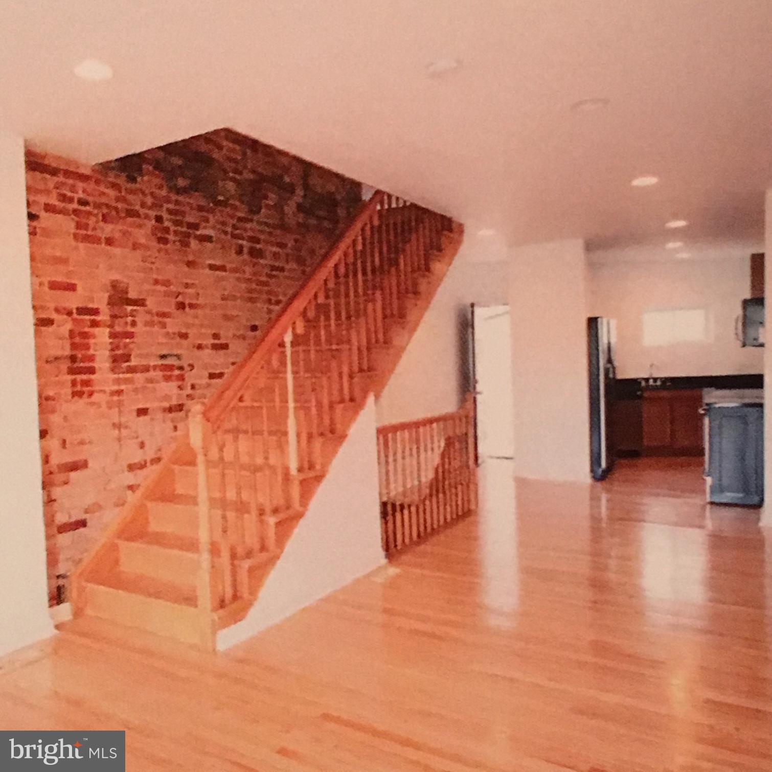 925 Potomac Avenue Southeast Washington, DC 20003 - Photo 4 of 7 Living Room