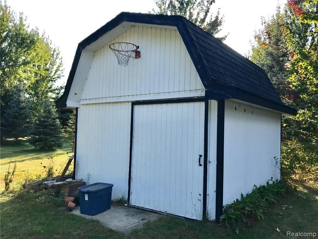 70 Stock Road Metamora, MI 48455 - Photo 5 of 40 FullSizeRender_4.jpg