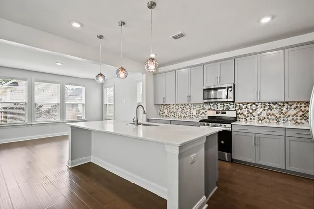 $3,400 | 165 Rowans Creek Drive, Charleston, SC 29492