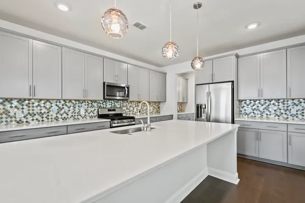 $3,400 | 165 Rowans Creek Drive, Charleston, SC 29492