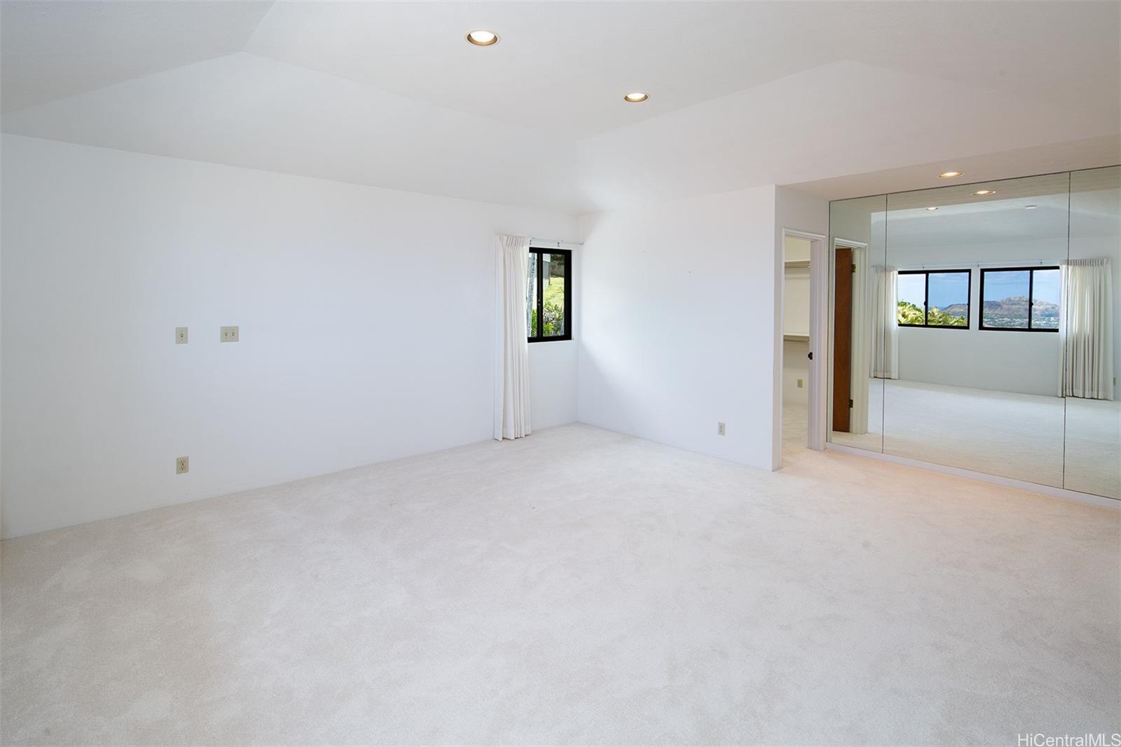 154 Maono Place Honolulu, HI 96821 - Photo 12 of 25 an empty room with a bathroom and mirror