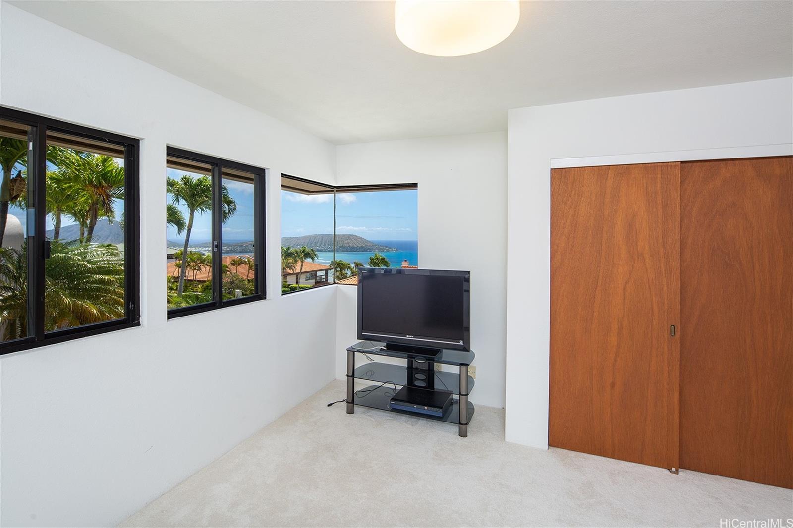 154 Maono Place Honolulu, HI 96821 - Photo 16 of 25 a view of workspace with windows