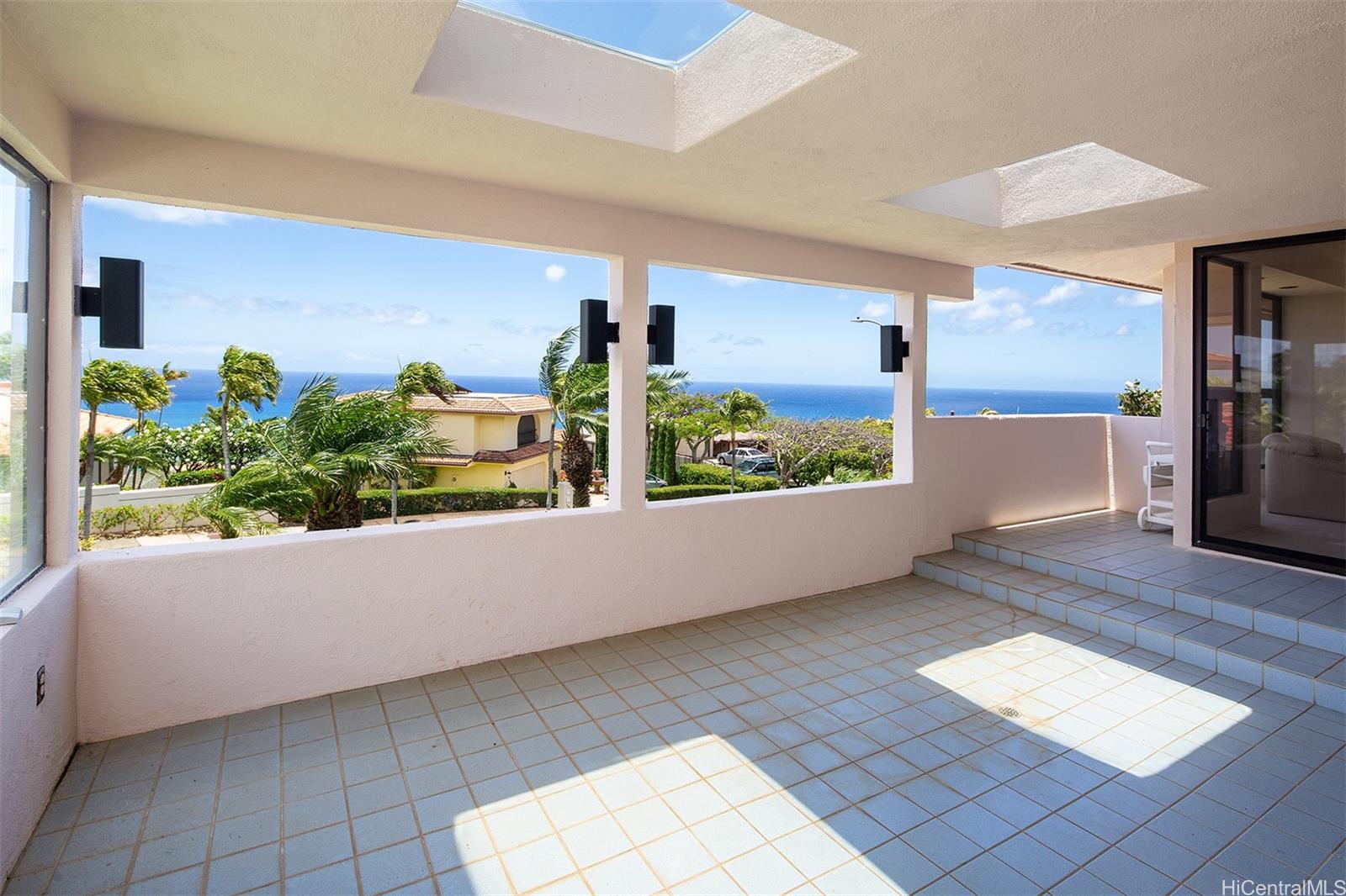 154 Maono Place Honolulu, HI 96821 - Photo 5 of 25 a view interior of the house with outdoor space