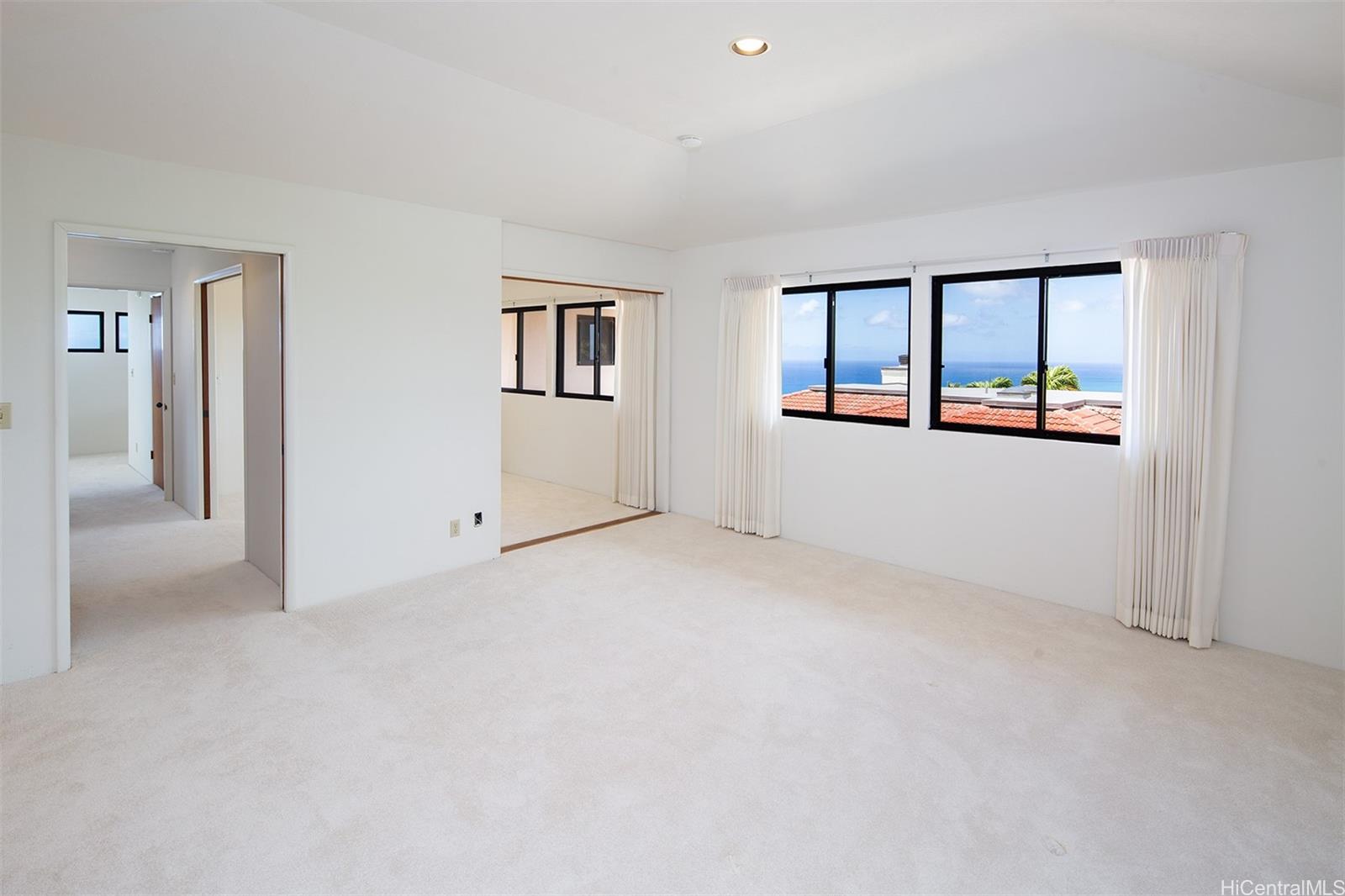 154 Maono Place Honolulu, HI 96821 - Photo 10 of 25 an empty room with windows and closet
