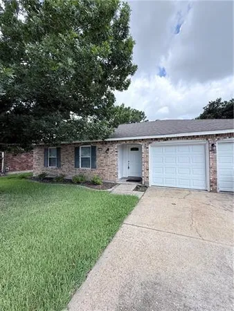 $2,200 | 2015 Spanish Oaks Drive, Harvey, LA 70058