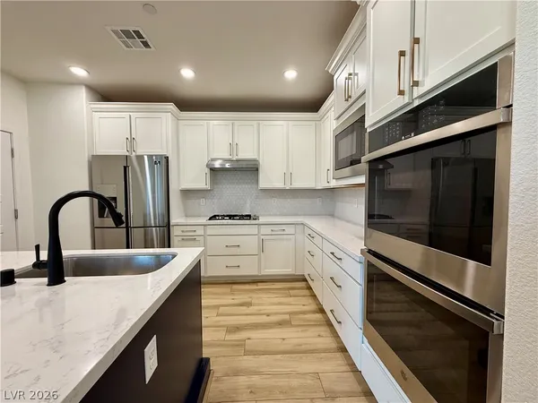 $2,673 | 936 East Sunset Road, Henderson, NV 89011