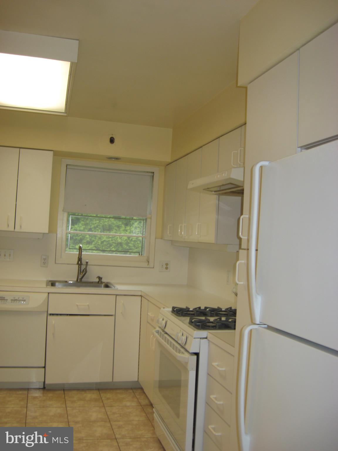 6504 Gardenwick Road Baltimore, MD 21209 - Photo 5 of 10 Kitchen