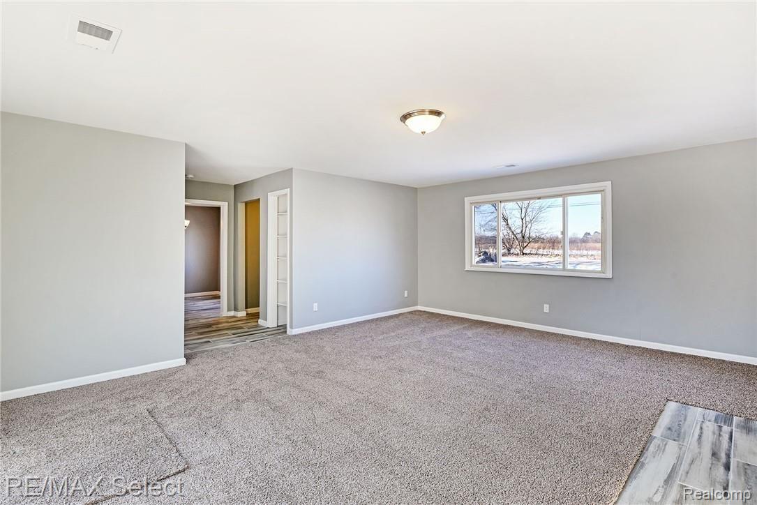 4055 South Genesee Road Grand Blanc, MI 48439 - Photo 6 of 19 CNG_5274.jpg