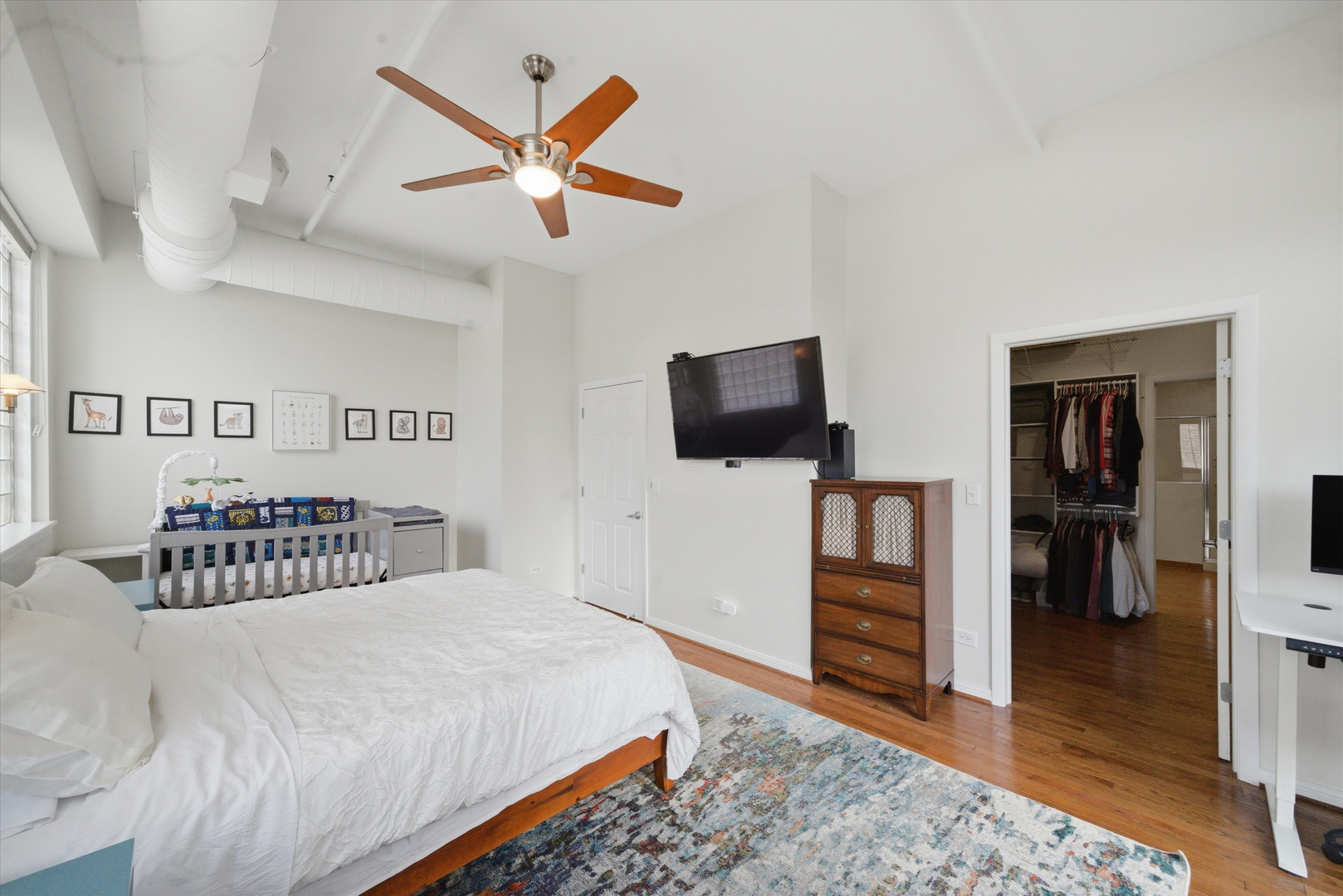 950 West Monroe Street, Unit 401 Chicago, IL 60607 - Photo 15 of 27 a bedroom with a bed and a television in it