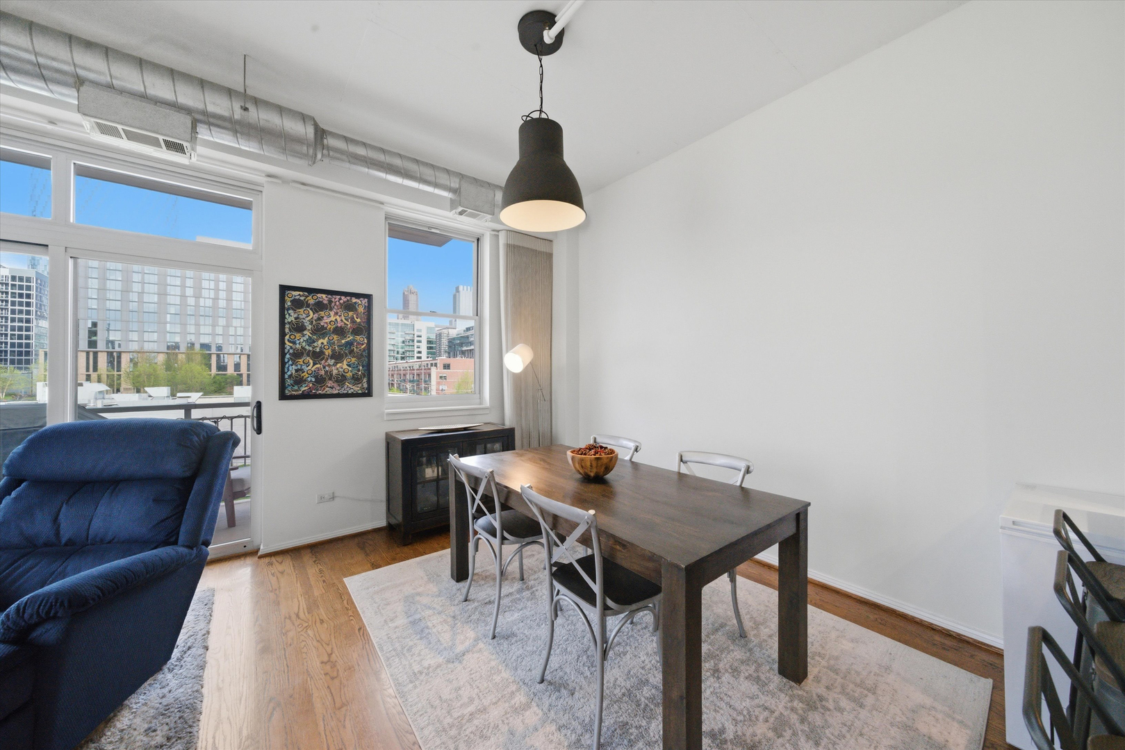 950 West Monroe Street, Unit 401 Chicago, IL 60607 - Photo 6 of 27 a workspace with furniture and window