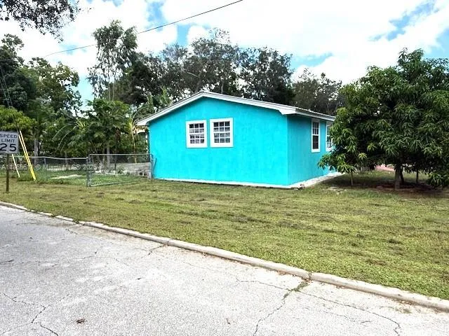 $170,000 | 2003 Roseland Avenue, Sebring, FL 33870