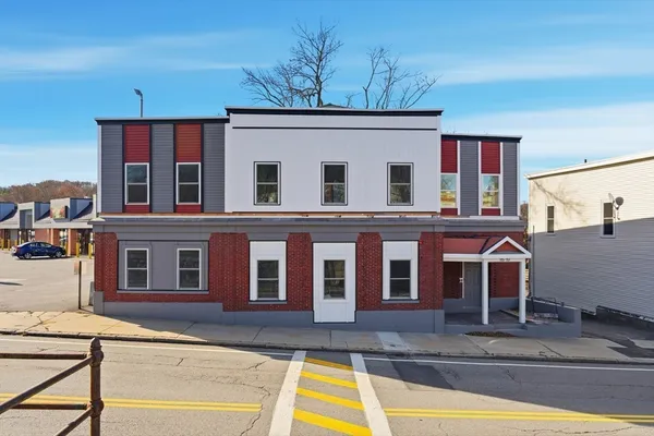 $399,000 | 115-117 Mechanic Street, Unit 4, Clinton, MA 01510