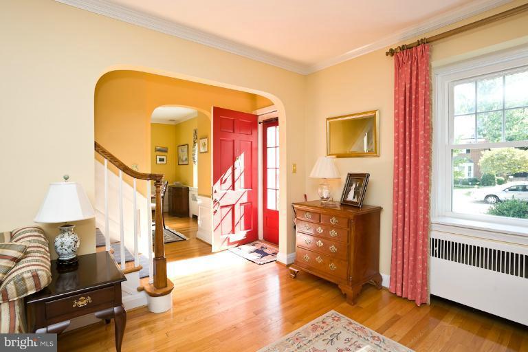 7014 Kenleigh Road Baltimore, MD 21212 - Photo 22 of 30 a living room with furniture and a window