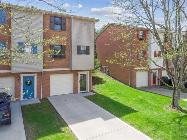 $237,500 | 196 Woodhaven Drive, Seven Fields, PA 16046