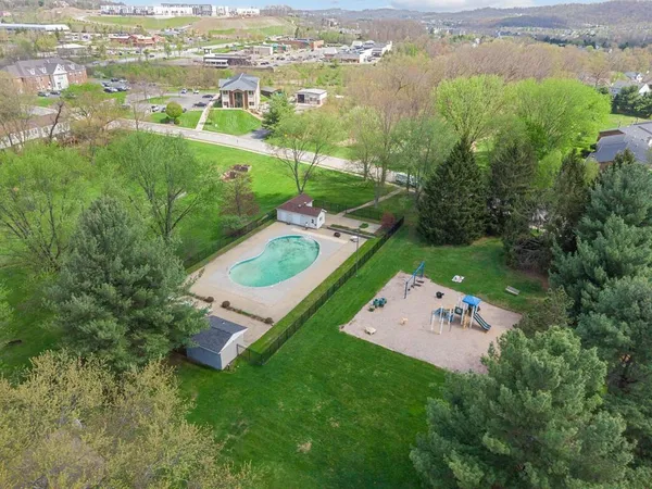 $237,500 | 196 Woodhaven Drive, Seven Fields, PA 16046